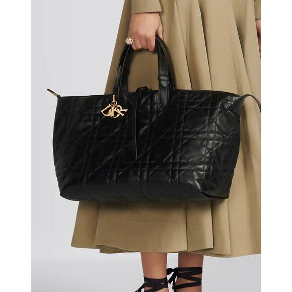 Dior large black leather every day bag nwt with Removable interior pouch - Picture 4 of 8